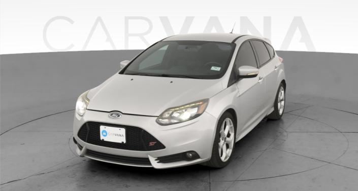 ford focus 2022 hatchback white